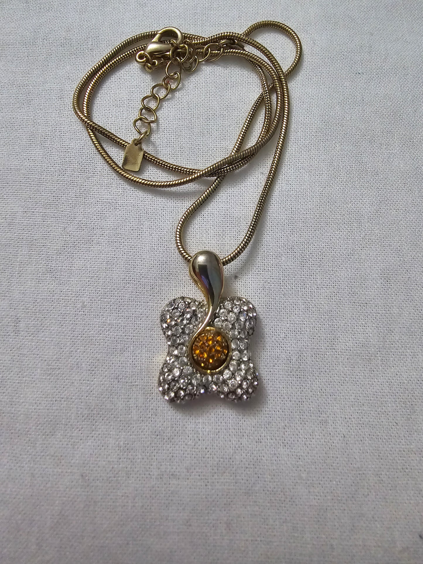 Flower pendant and chain, super sparkly š