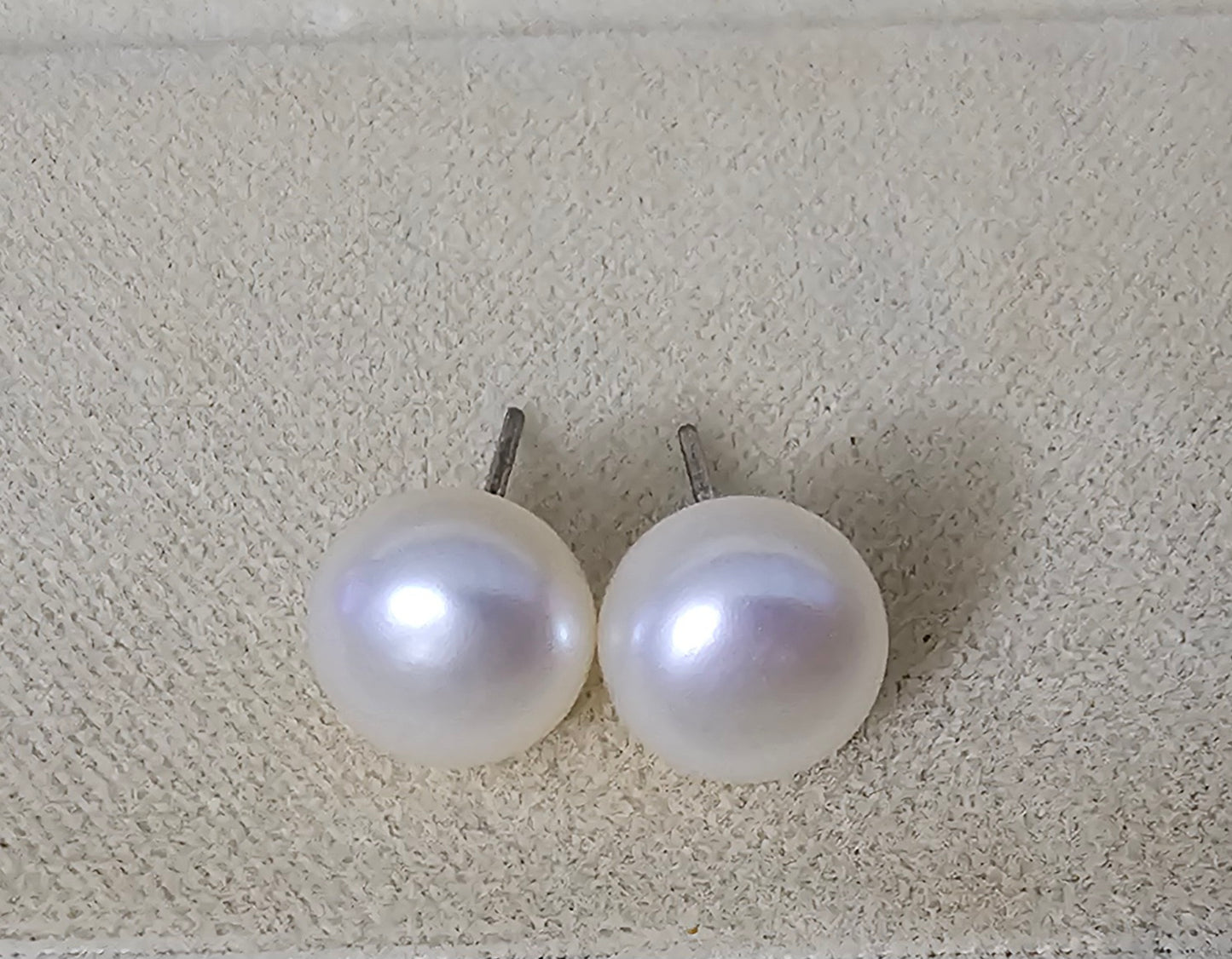 Pretty cultured pearl button stud earrings 9mm diameter with ivory gold tones