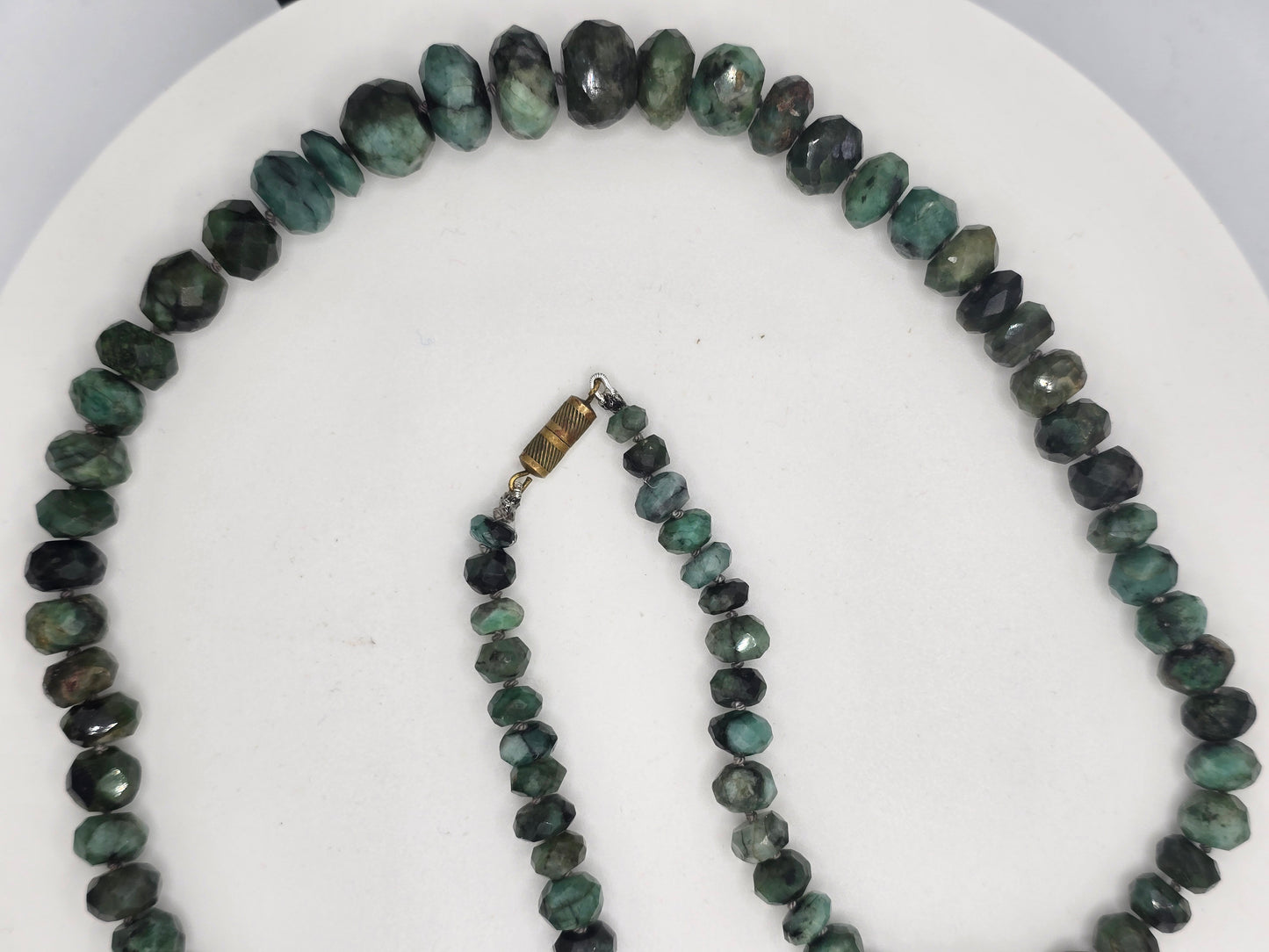 Raw emerald faceted and graduated bead necklace